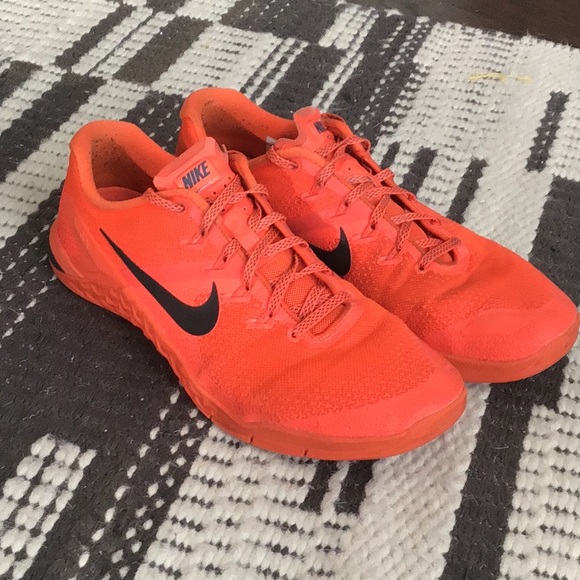 nike metcon 4 hyper crimson